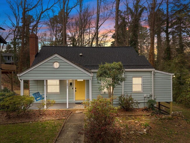 Building Photo - Charming 1 Bed, 1 Bath Duplex with Office/Flex Space near Five Points, Downtown Raleigh