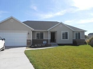 Building Photo - 251 W Peppermint Cir