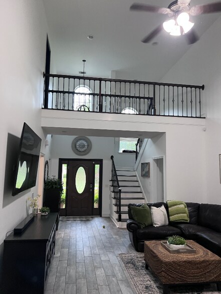 Building Photo - 430 McGregor Cir