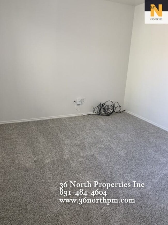 Building Photo - Remodeled 3 bed/2 bath Sunny Creekside Condo Available!