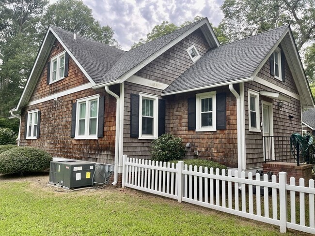 Building Photo - OAKLETTE