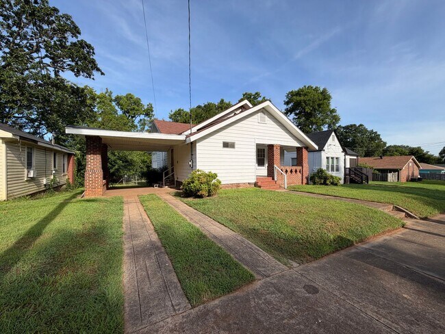 Building Photo - 918 Darlington Way SW