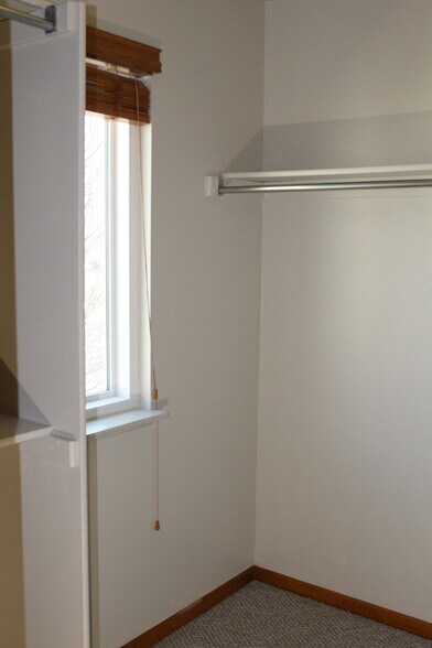 Building Photo - 135 Apple Way