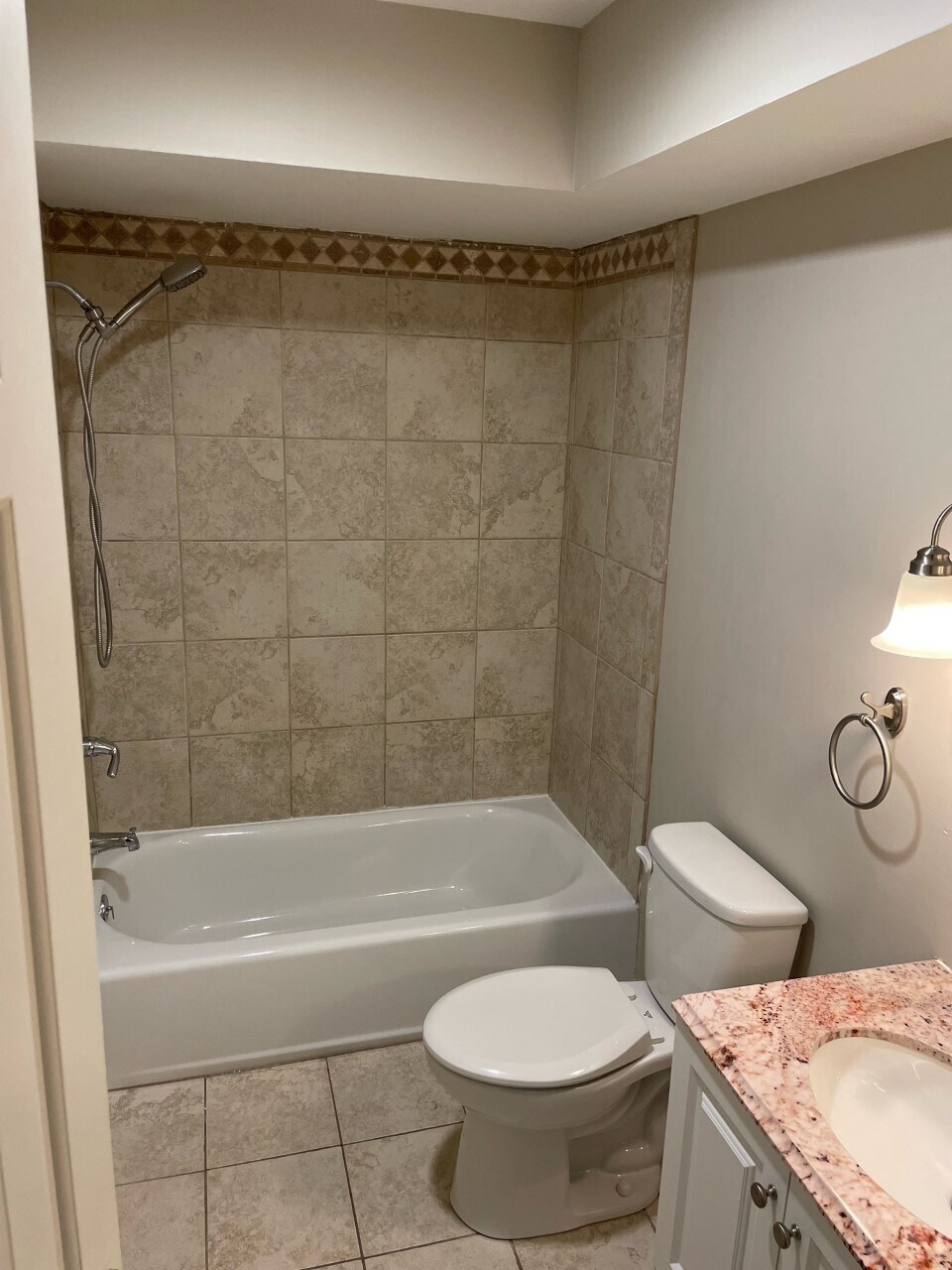 Building Photo - 906 Willcliff Dr