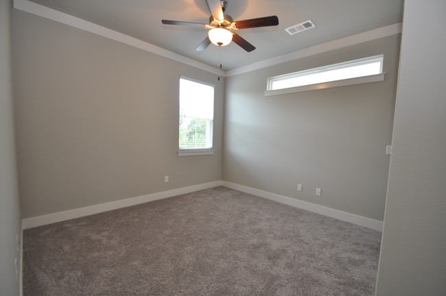 Building Photo - 2035 S Florida Way