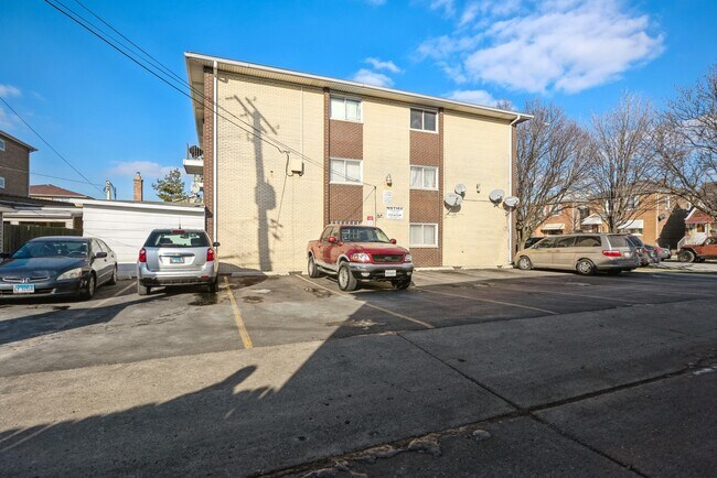 Building Photo - 4702 S Avers Ave
