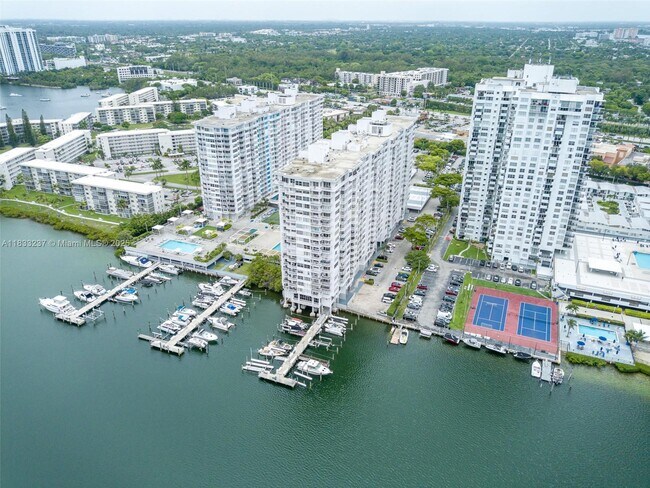 Building Photo - 18081 Biscayne Blvd