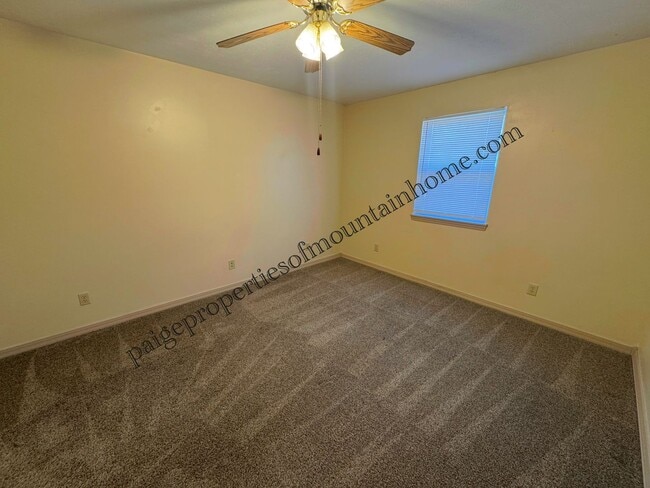 Building Photo - 1218/1220 Ridgecrest