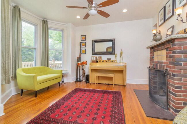 Building Photo - 48 Stelfox St