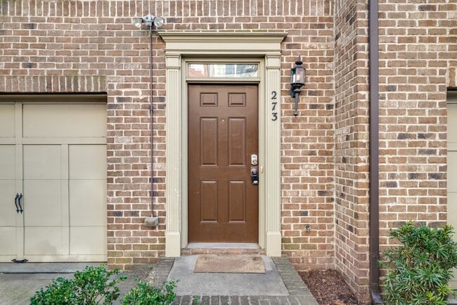 Building Photo - Charming Full-Brick Townhome in the Heart of South End