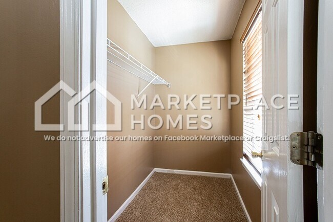 Building Photo - 832 Asbury Way