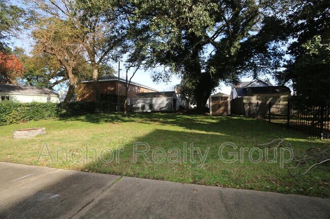 Building Photo - 1618 Kingston Ave