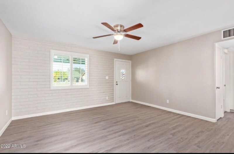 Building Photo - 2429 W Sunnyside Ave