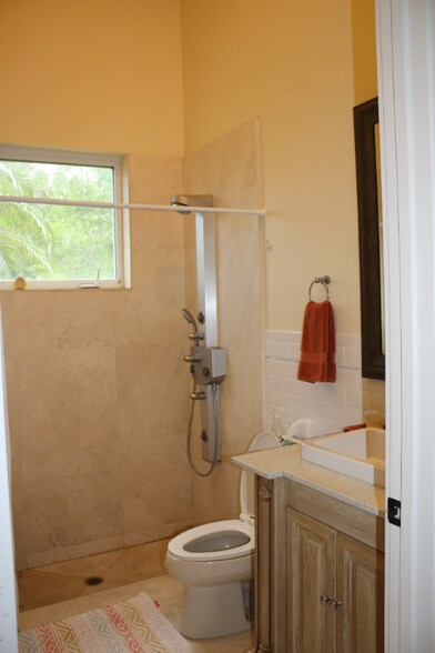 Building Photo - 5862 Homeland Rd