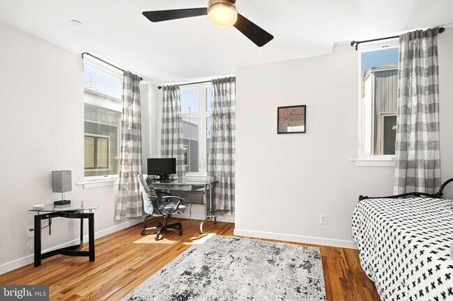 Building Photo - 842 N Leithgow St