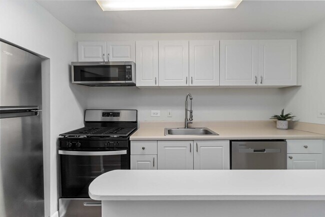 Building Photo - 1501 Clairmont Rd