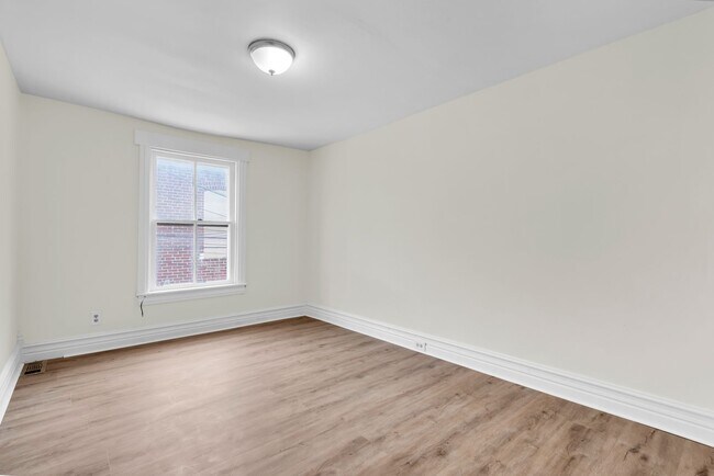Building Photo - 212 N Peach St