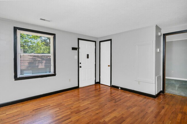 Building Photo - Just 8 Minutes from USC – Charming 2 Bedroom Home with Covered Front Porch!