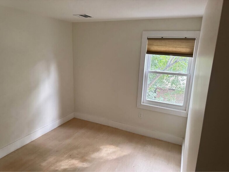 Building Photo - 466 Avon Ave