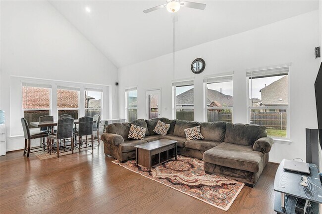 Building Photo - 133 Lenera Dr