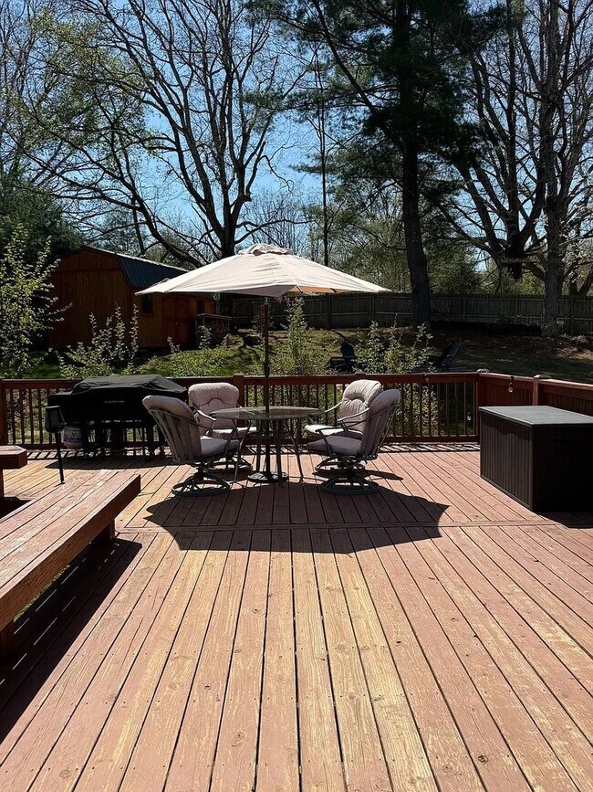 Building Photo - West Asheville Home with Private Fenced Yard & Spacious Layout