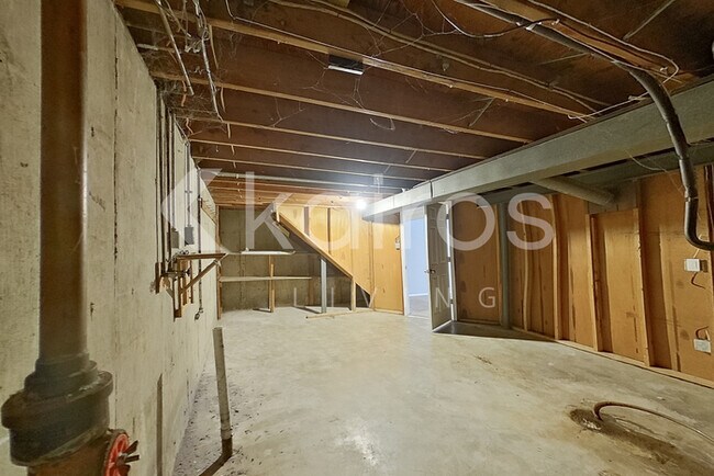 Building Photo - 2715 Benne Dr