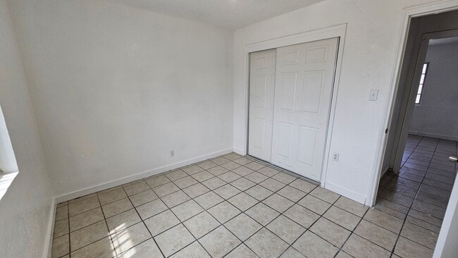 Building Photo - Coming Soon 3 Bd 1 Ba Home in East Bakersf...