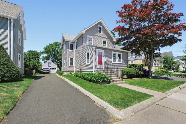 Building Photo - 267 Cherry St