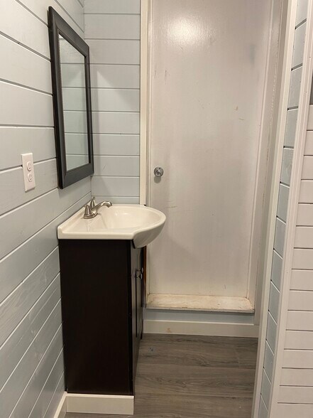 Bathroom - 212 Westwood Dr