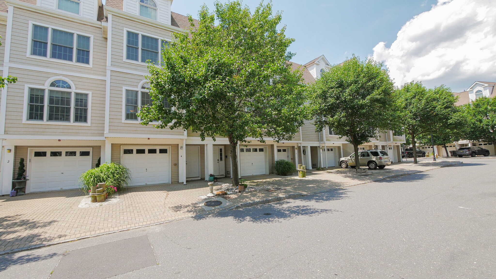 Building Photo - 4 Chelsea Ct