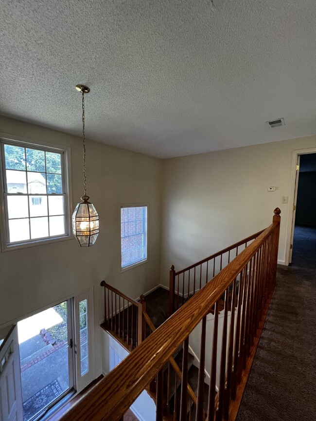 Building Photo - Charming 3 Bed, 2.5 Bath Home in Clarksvil...