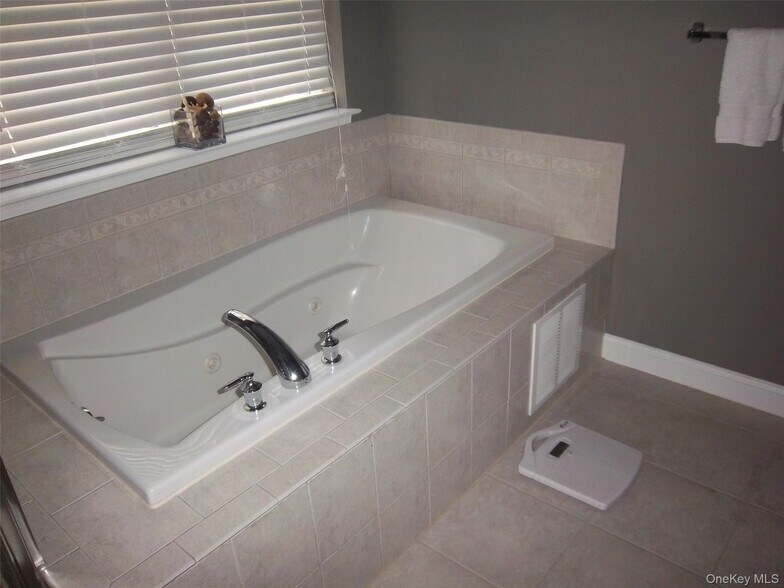 Building Photo - 36 Briarbrook Dr