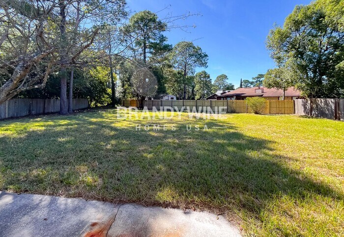 Building Photo - 8592 Bandera Cir W