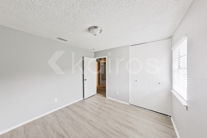 Building Photo - 12211 Knight Dr