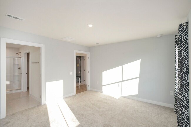Building Photo - Beautiful One Level Home in Columbia!