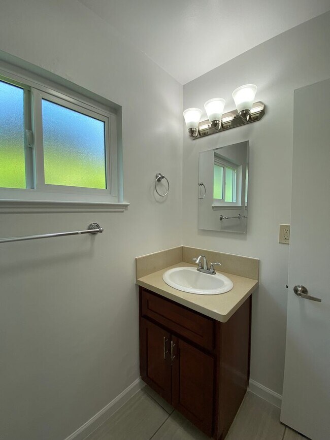 Building Photo - East Village Condo *Manager's Special - Fi...