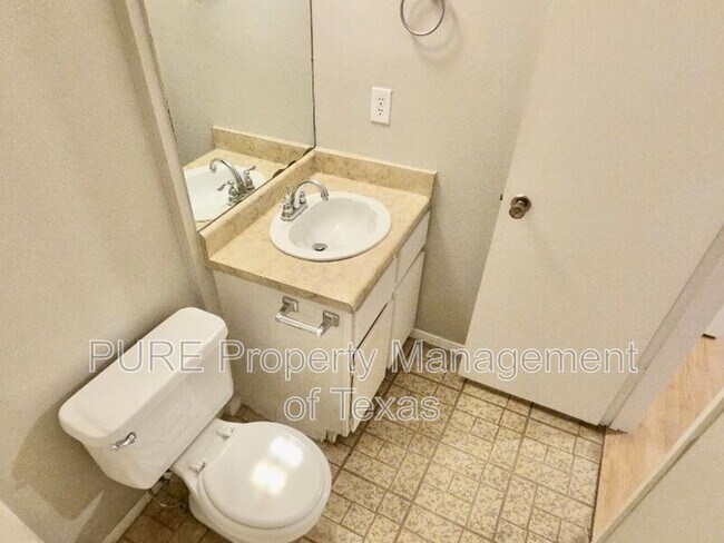 Building Photo - 8508 Romney Rd