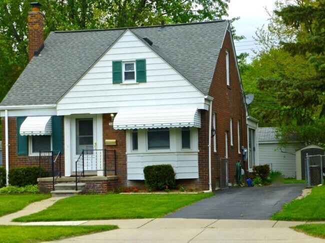 Building Photo - 1409 Gardenia Ave