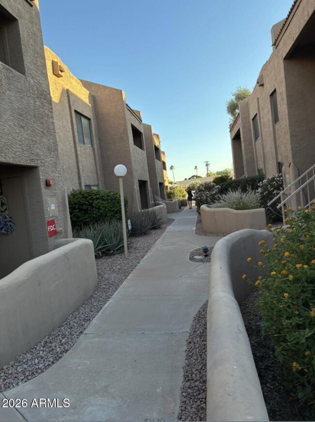 Building Photo - 8155 E Roosevelt St