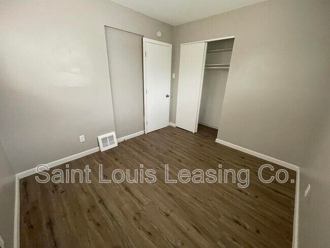 Building Photo - 145 Clearview Dr