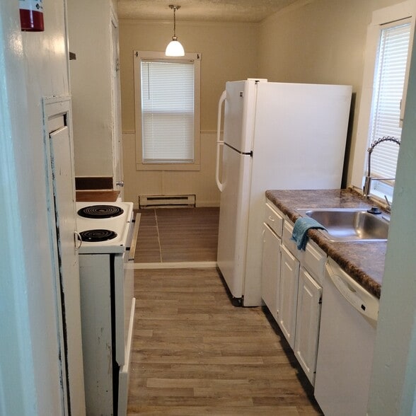 Building Photo - 415 Smith St