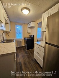 Building Photo - Newly Renovated 2 bed 1 bath Apartment in ...