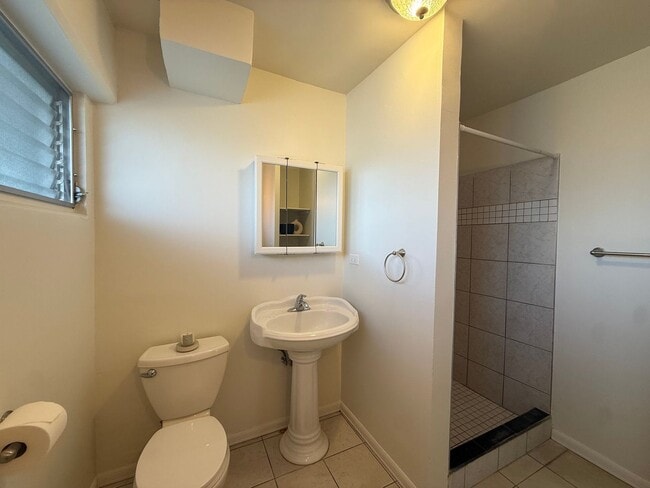 Building Photo - Kuilei Gardens #211