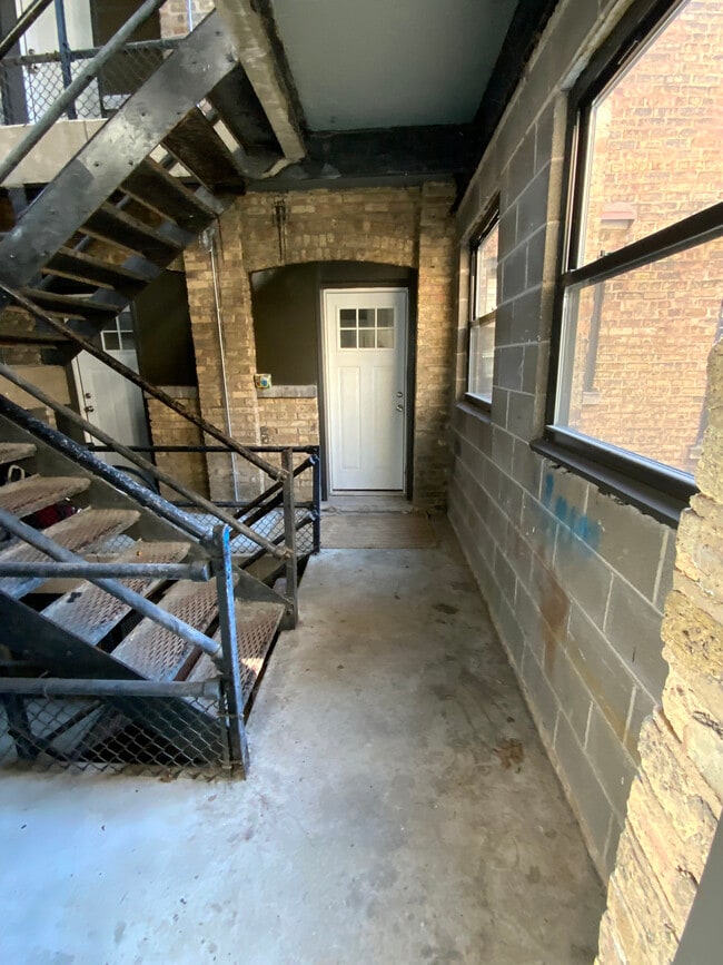 Building Photo - 1143 Maple Ave