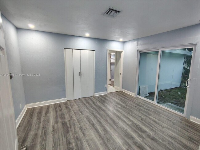Building Photo - 115 Walker Ave