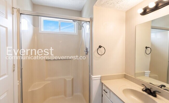 Building Photo - 3392 Shadowlawn Dr