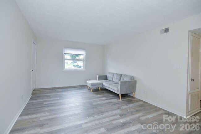 Building Photo - 7981 Shady Oak Trail