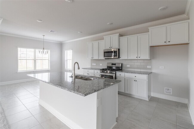 Building Photo - 401 Sunray Lake Ln