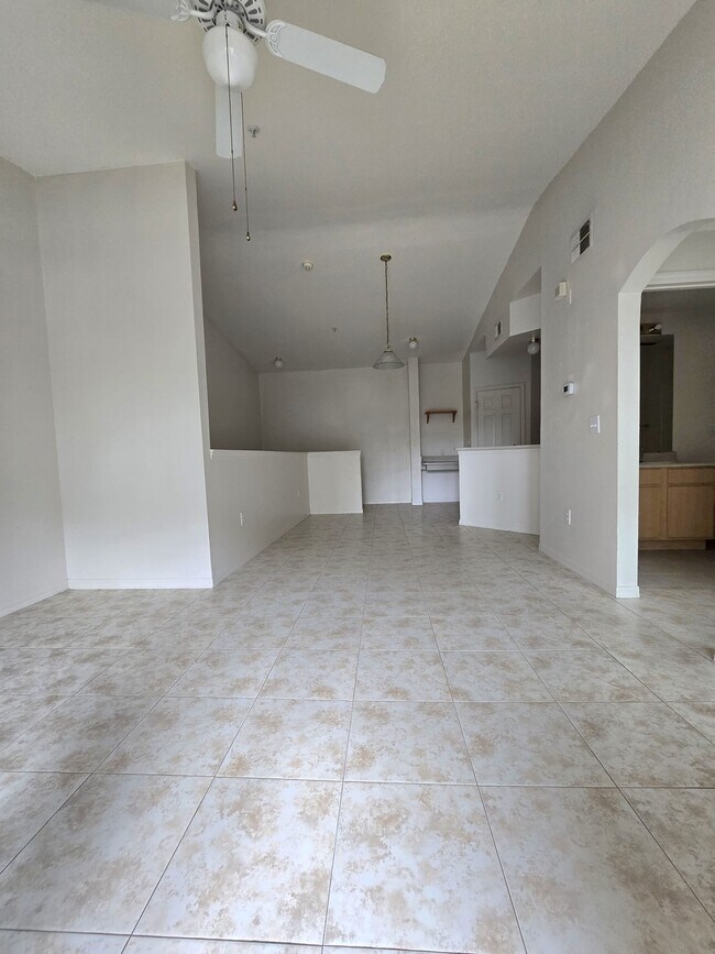 Building Photo - 2045 Erving Cir