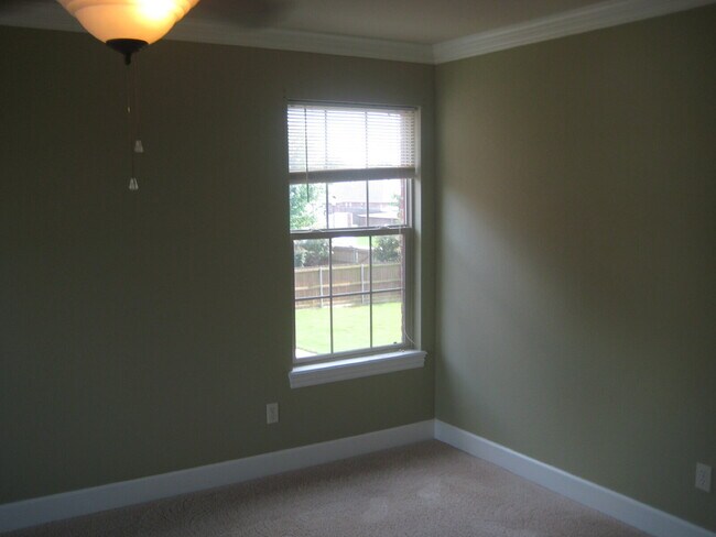 Building Photo - 15 Bluestem Ln